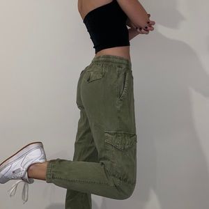 URBAN OUTFITTERS CARGO JOGGERS